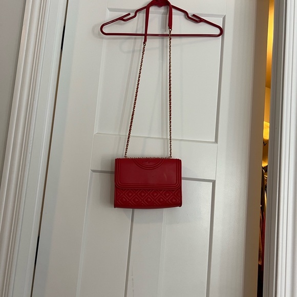 Tory Burch Elegant Red Quilted Crossbody - Picture 3 of 7
